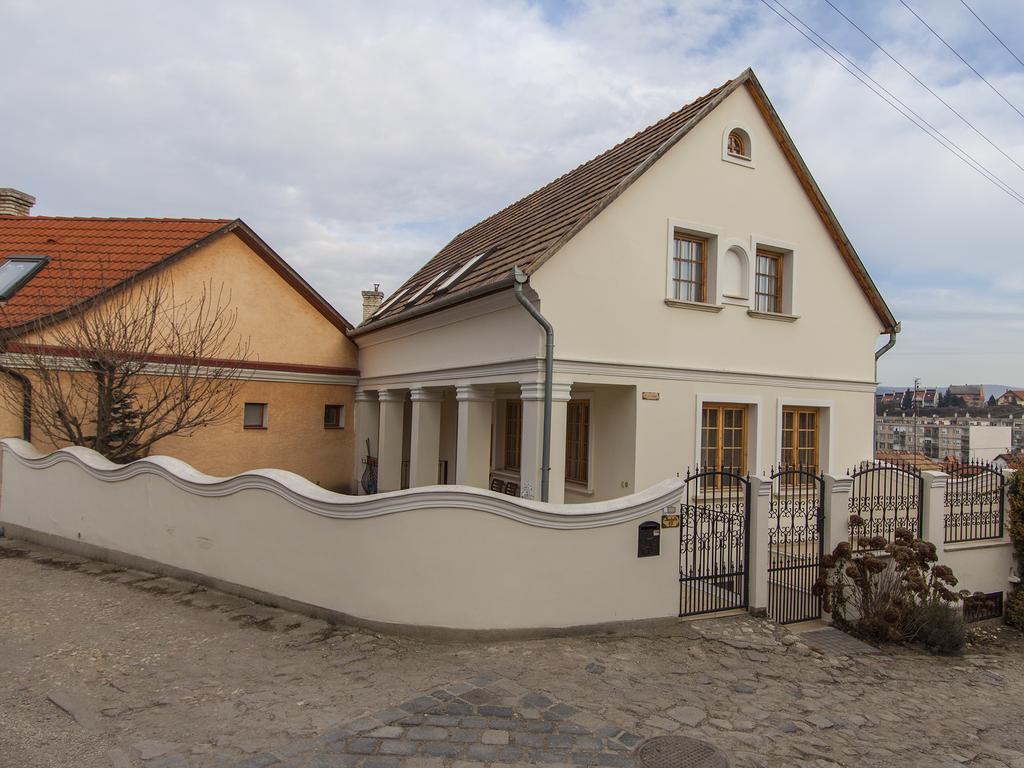 Amadeus Vendeghaz Hotel Esztergom Exterior photo
