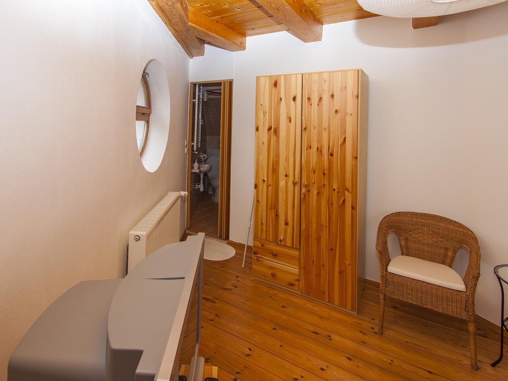 Amadeus Vendeghaz Hotel Esztergom Room photo
