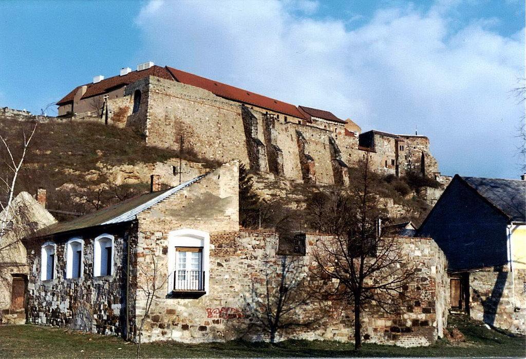 Amadeus Vendeghaz Hotel Esztergom Exterior photo