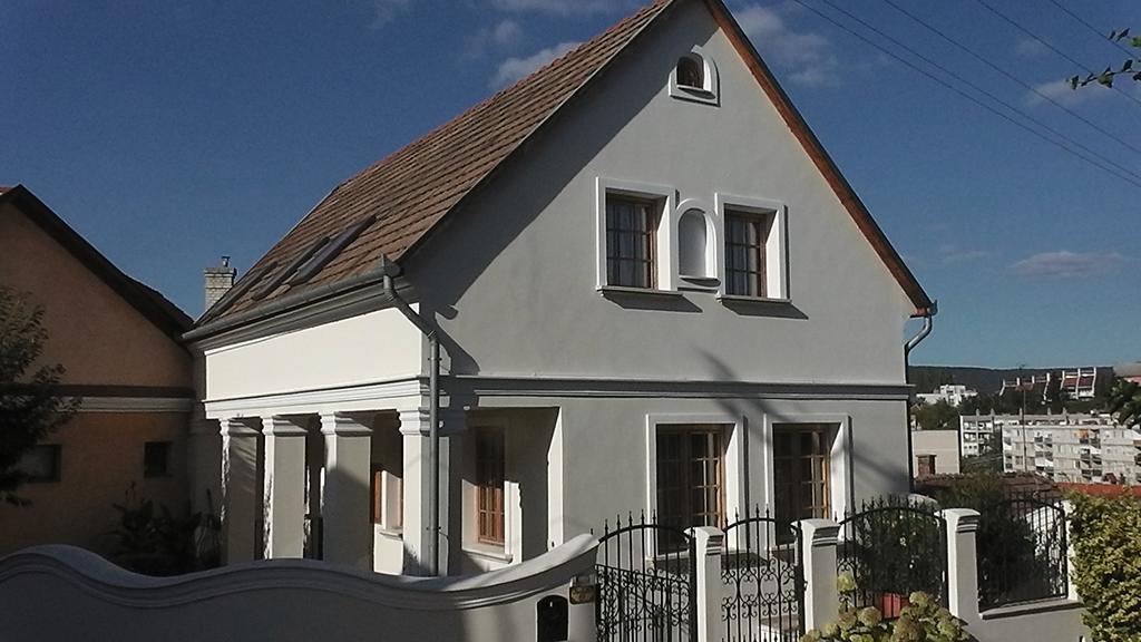 Amadeus Vendeghaz Hotel Esztergom Exterior photo