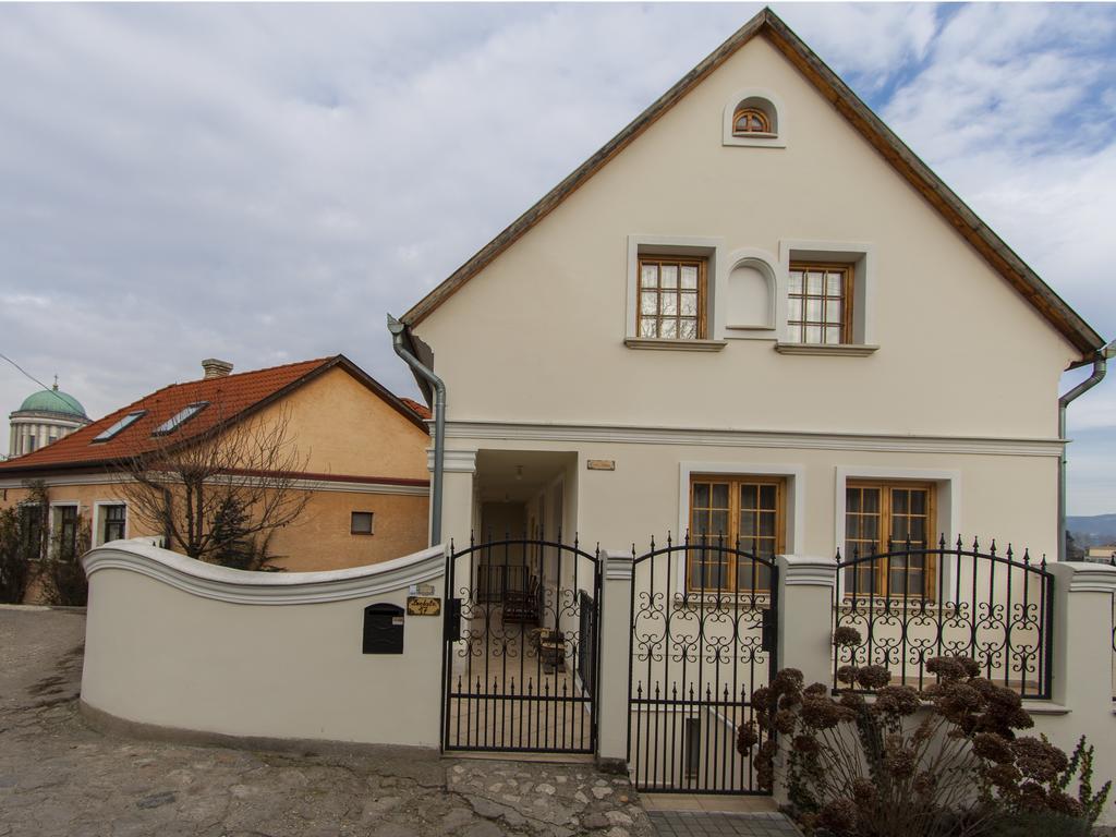 Amadeus Vendeghaz Hotel Esztergom Exterior photo